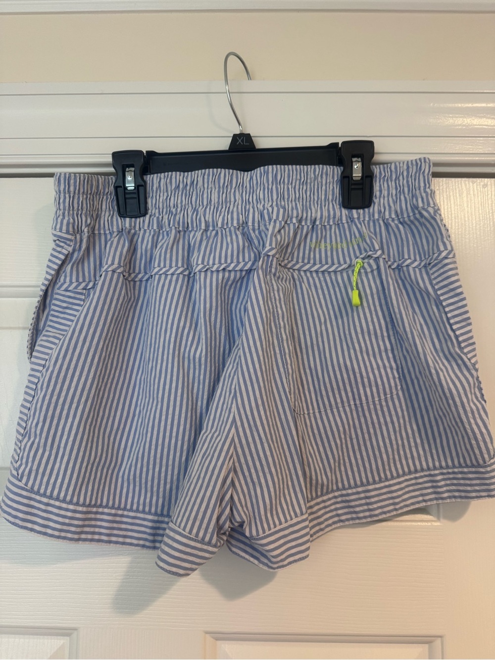Vineyard Vines Woman’s Size Small Sm seersucker blue & white athletic shorts